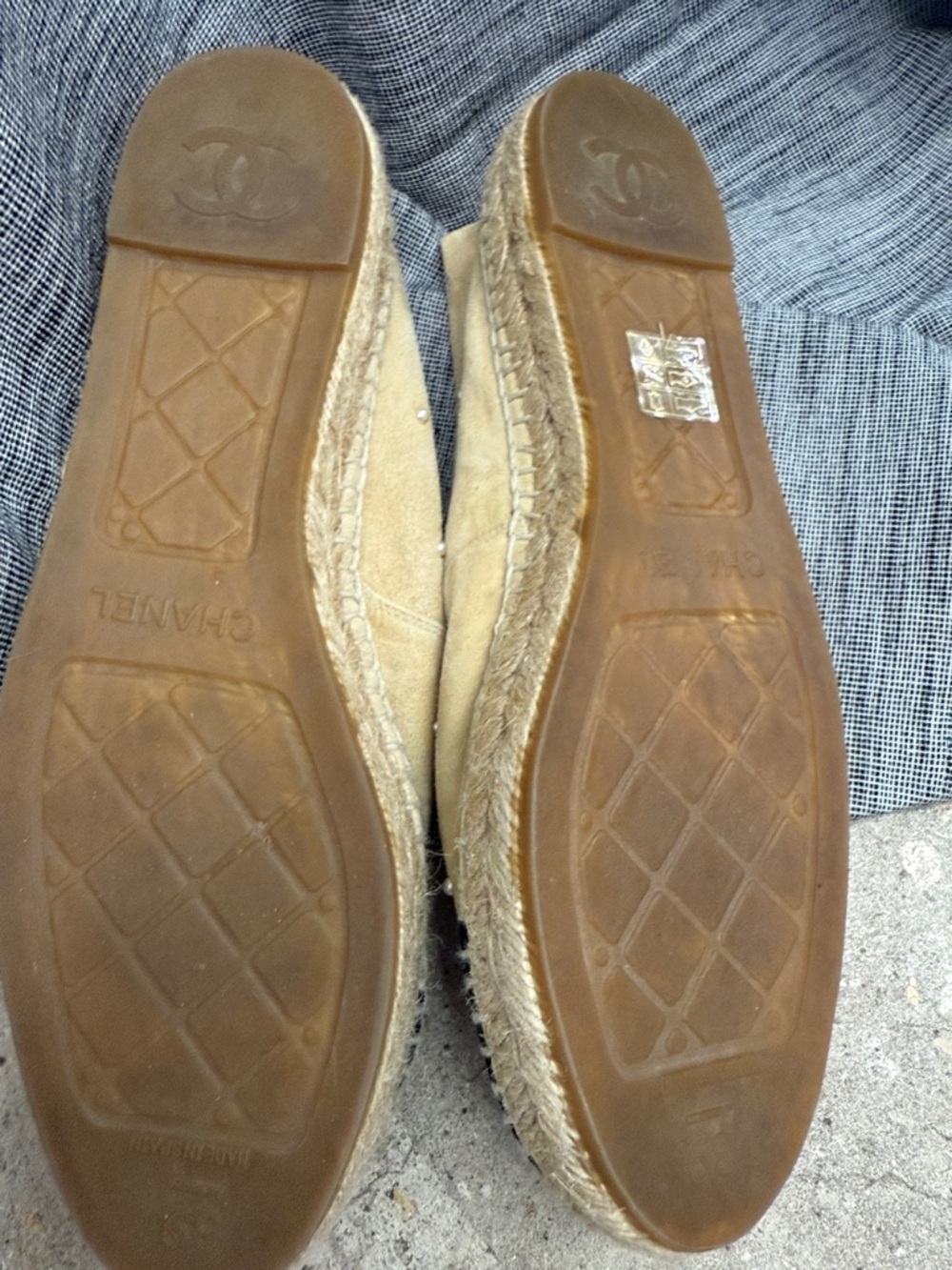 CHANEL Beige and Black Pearl-Embellished Espadrille Flats - Picture 6 of 11